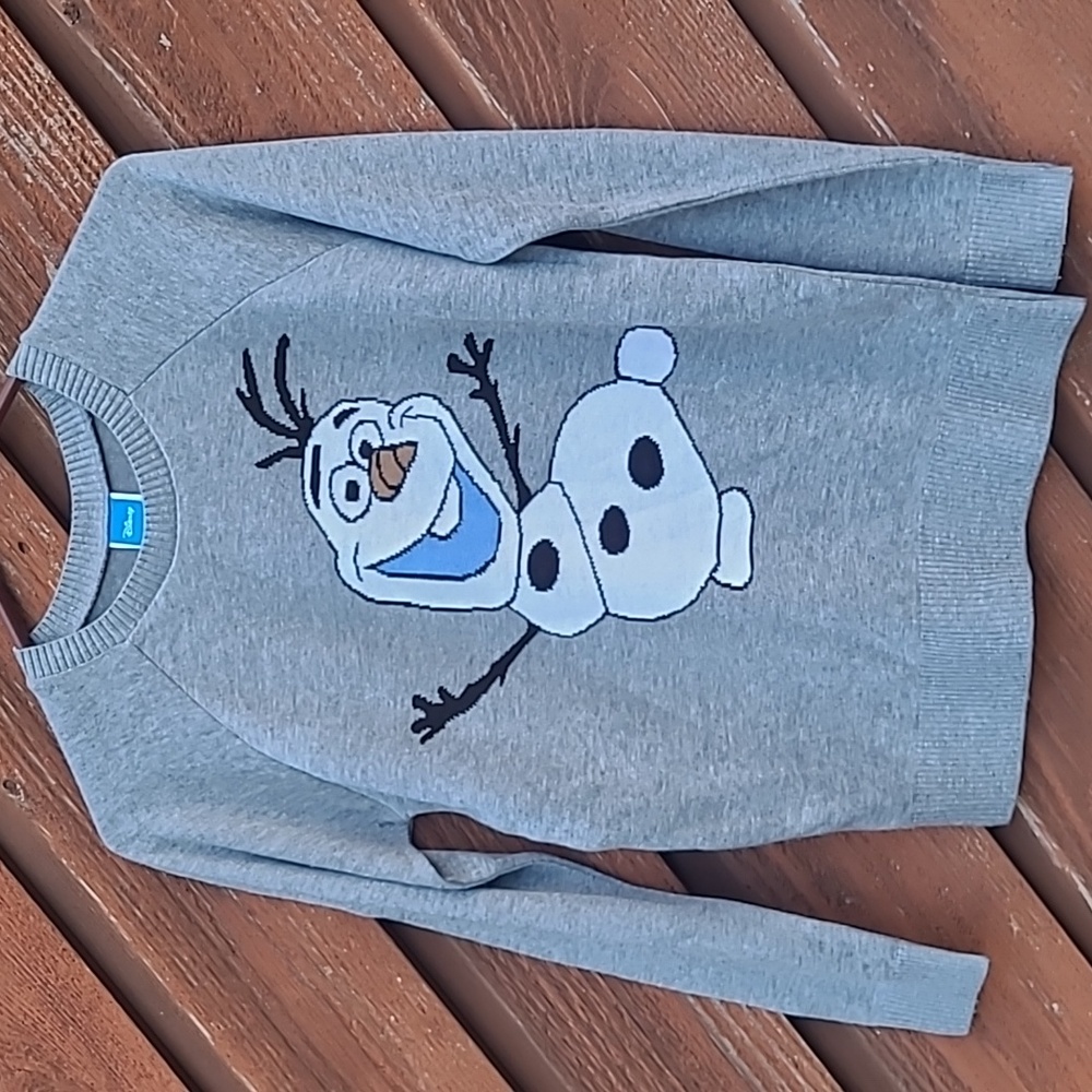 Like New Disney Soft Cozy Frozen Olaf  Grey /White Pullover Crew Neck Sweater